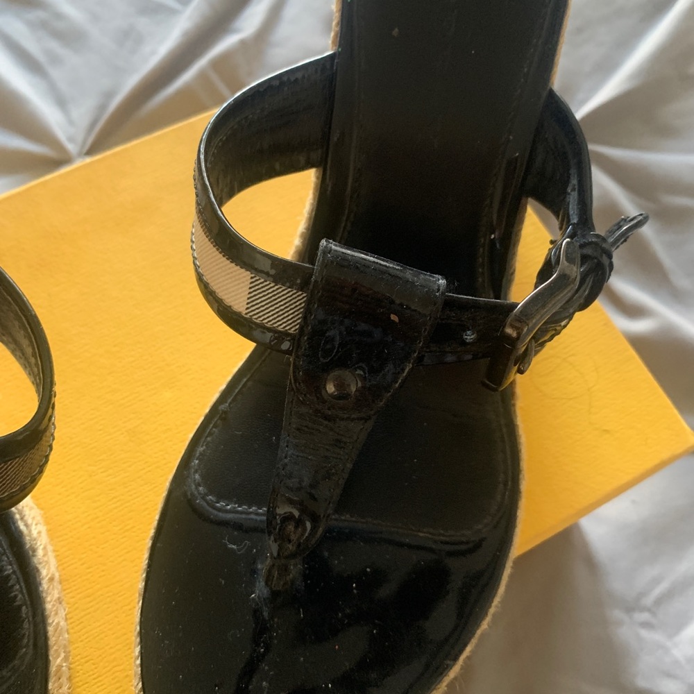 Beautiful sandals - Picture 3 of 3